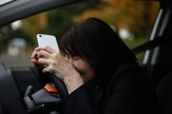 ながら運転とは？定義と危険性