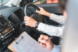 教習所にも種類があるって本当？公認・非公認の違いとは