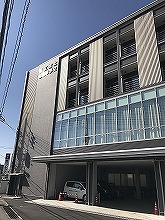 松江城北自動車教習所の新校舎の外観