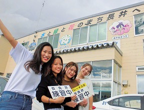 マツキドライビングスクール長井校の免許合宿を卒業した学生さんの集合写真