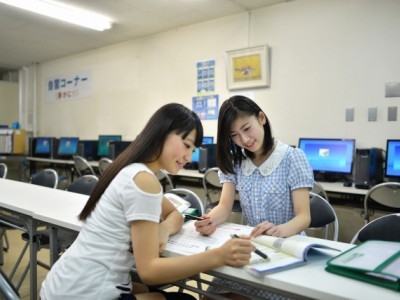 鳥取県東部自動車学校には、女性専用の自習室もあります。受講生全員が快適に教習を進められるよう、いろいろな設備が整っています。