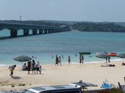 日本が誇る有名なビーチが数多くあり観光客でにぎわっています。宿舎前には昆布ビーチがあるので北丘自動車学校の合宿免許ならエンジョイできます！