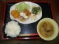 地元でも人気の食堂で3食沖縄の家庭料理を楽しめます。北丘自動車学校で沖縄ならではの味をお楽しみください。